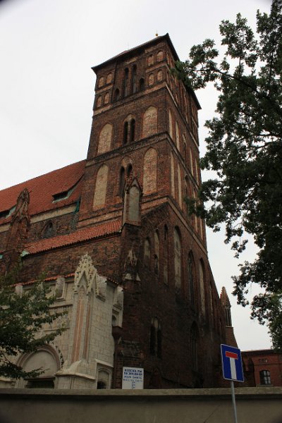 2010_08_26_0129.JPG - Torun ( Johannis-Kirche erbaut 1309 mit Org.-Bänke aus dem 16. Jh. wo Kopernikus getauft wurde )