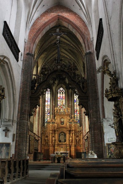 2010_08_26_0124.JPG - Torun ( Johannis-Kirche erbaut 1309 mit Org.-Bänke aus dem 16. Jh. wo Kopernikus getauft wurde )