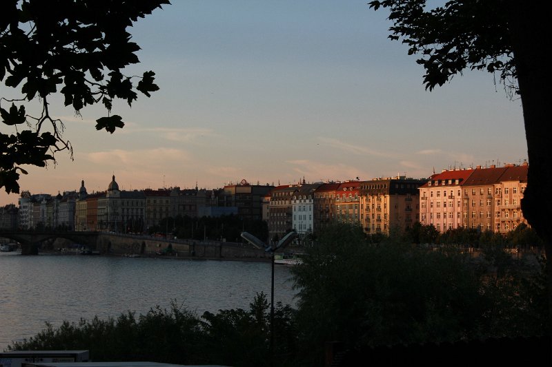 IMG_0182.JPG - Prag ( Blick über die Moldau in der Dämmerung )