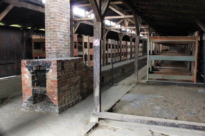 IMG_0288.JPG - Birkenau ( Liegenstellen / Stall mit Ofen )